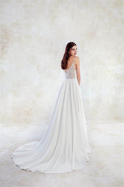 Valentina Bridal & Couture | 20 William St W, Waterloo, ON N2L 1J3, Canada | Phone: (519) 745-0652