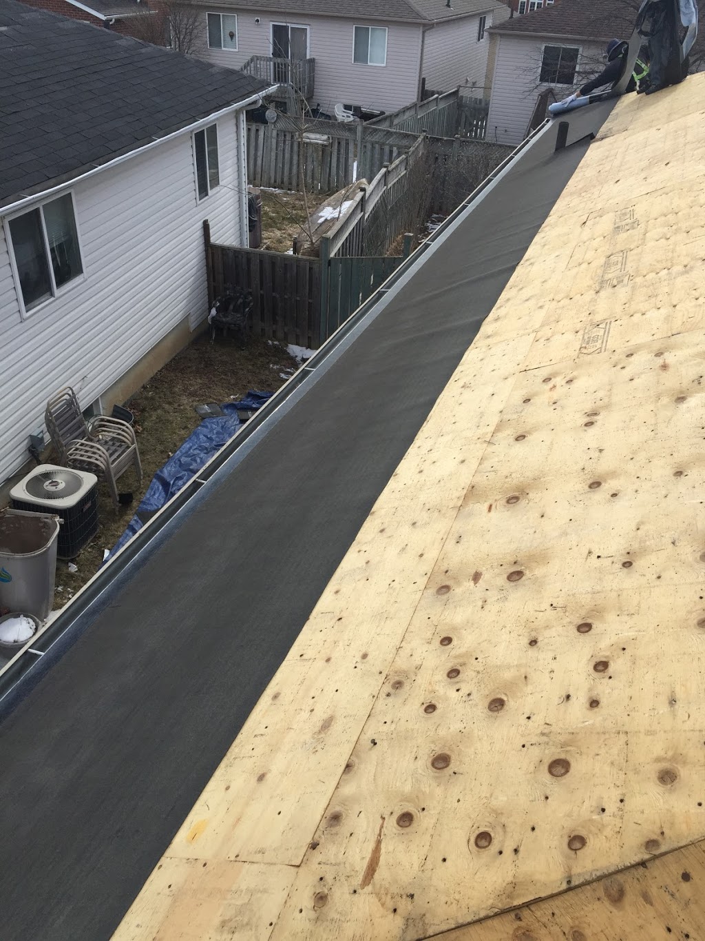 Mr. Roofing INC | 6 Carruthers Crescent, Barrie, ON L4M 6A5, Canada | Phone: (647) 993-0979