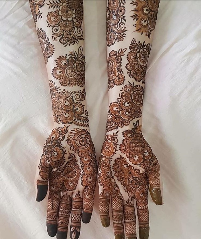 Naazs Henna | 255 Glenlake Ave, Toronto, ON M6P 1G2, Canada | Phone: (647) 913-0784