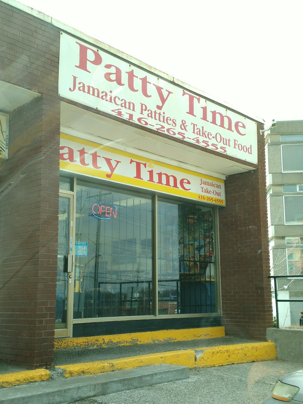 Patty Time | 2919 Lawrence Ave E, Scarborough, ON M1P 2S8, Canada | Phone: (416) 265-4555