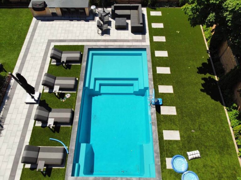 Luxury Pools | 15240 Yonge St, Aurora, ON L4G 1L9, Canada | Phone: (416) 835-1064