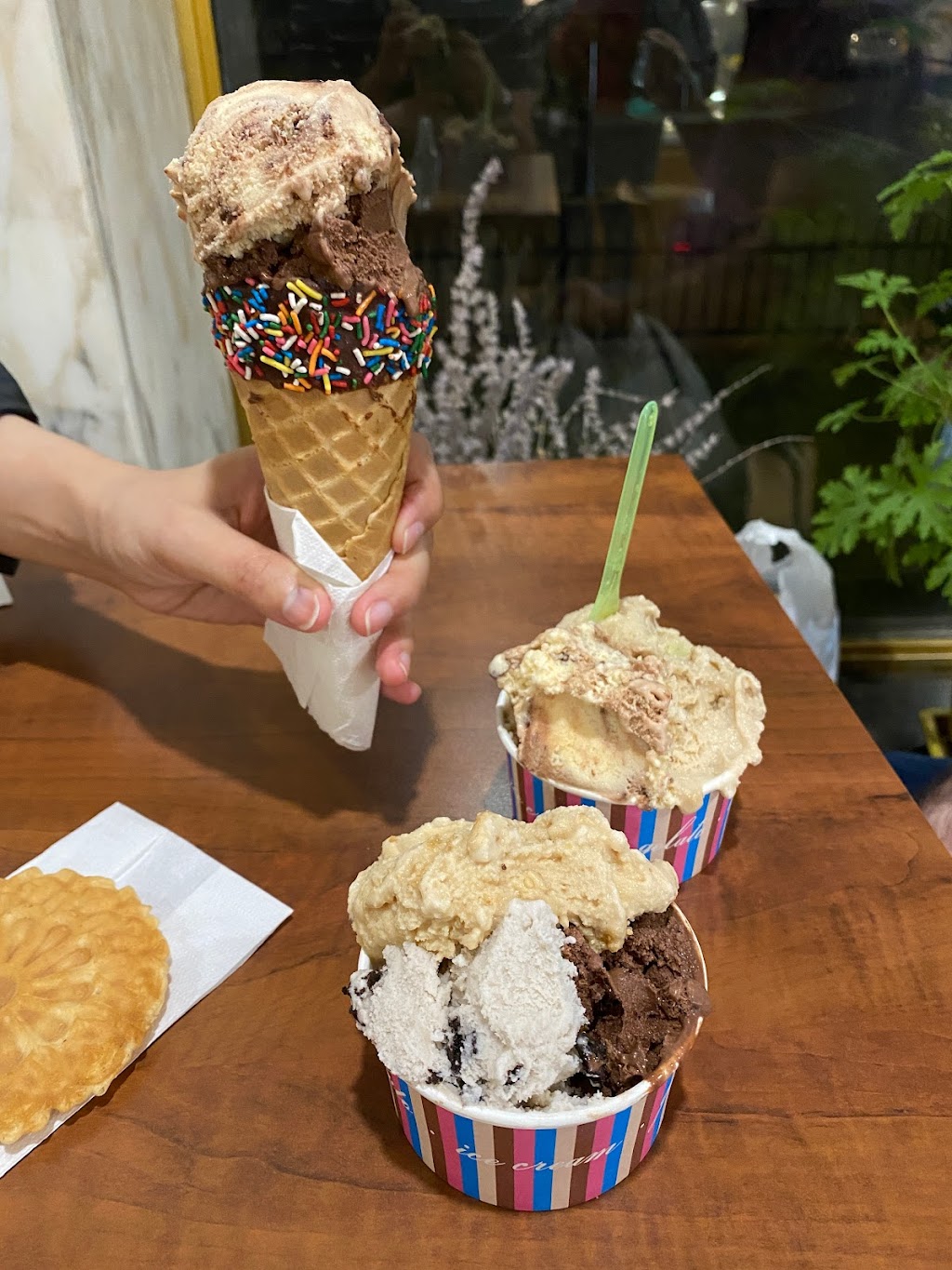 La Dolce Vita (Ice Cream, Gelato, Café) | 2150 Boul. de Maisonneuve Ouest suite 100, Montréal, QC H3H 1L2, Canada | Phone: (438) 375-3062