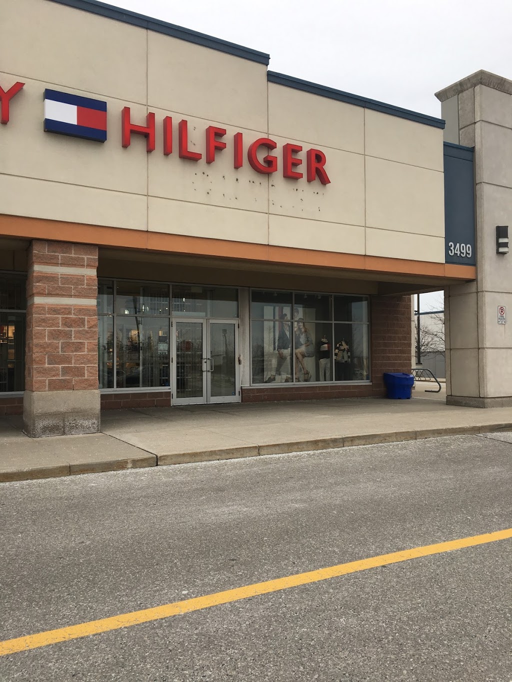 Tommy Hilfiger | BURLOAK CENTRE, 3499 Wyecroft Rd UNIT L6, Oakville, ON L6L 0B6, Canada | Phone: (905) 827-4523