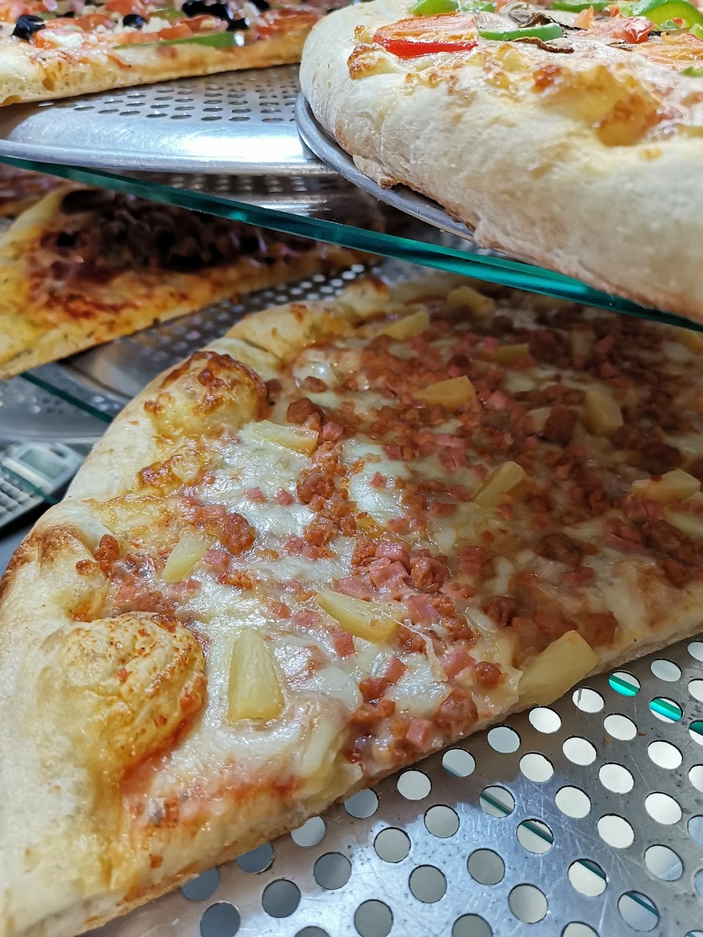 Chitos Pizza - Mediterranean Restaurant Eglinton | 1853 Eglinton Ave W, York, ON M6E 2J3, Canada | Phone: (416) 783-6666