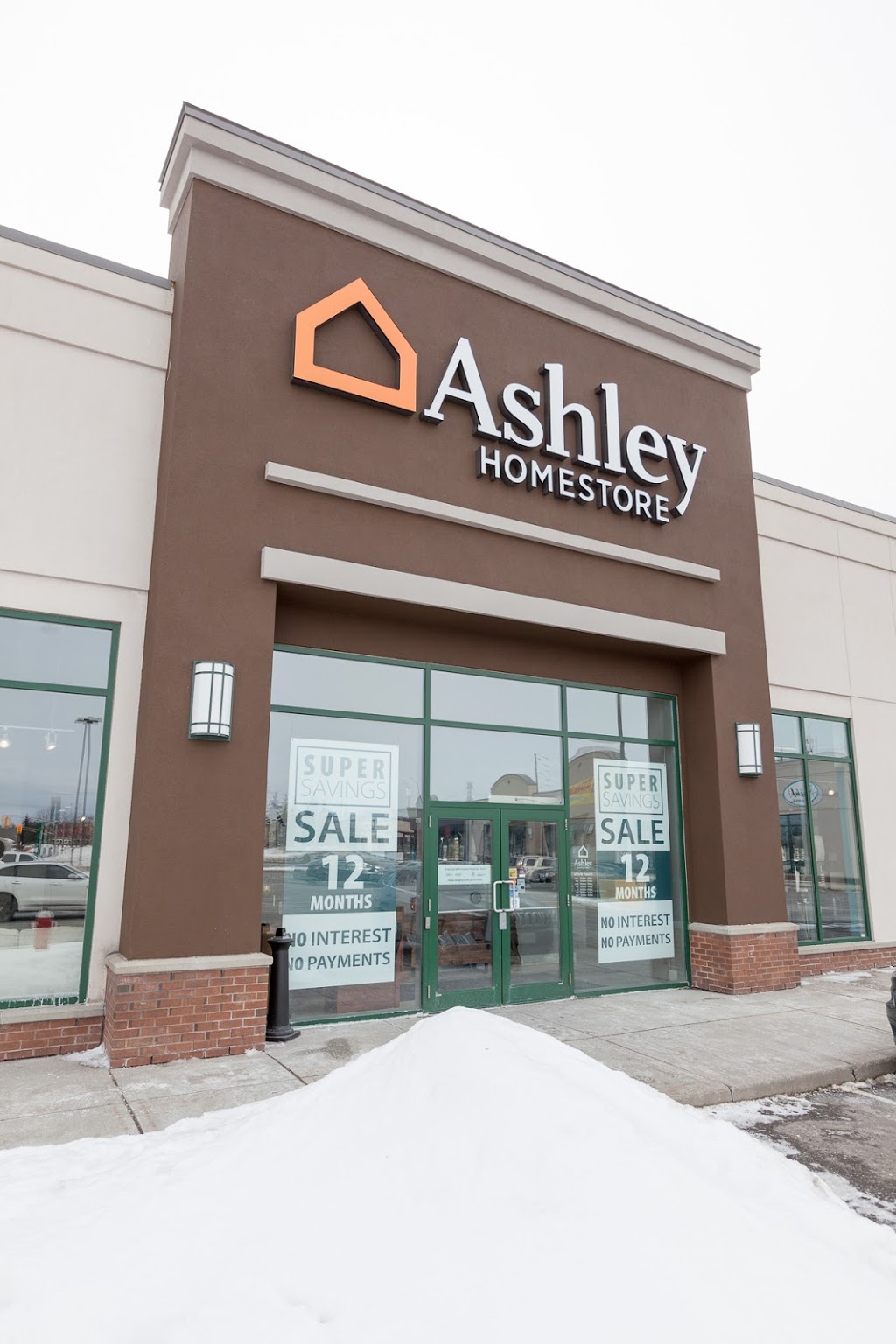 Ashley HomeStore | 530 W Hunt Club Rd, Nepean, ON K2G 7B5, Canada | Phone: (613) 225-9595