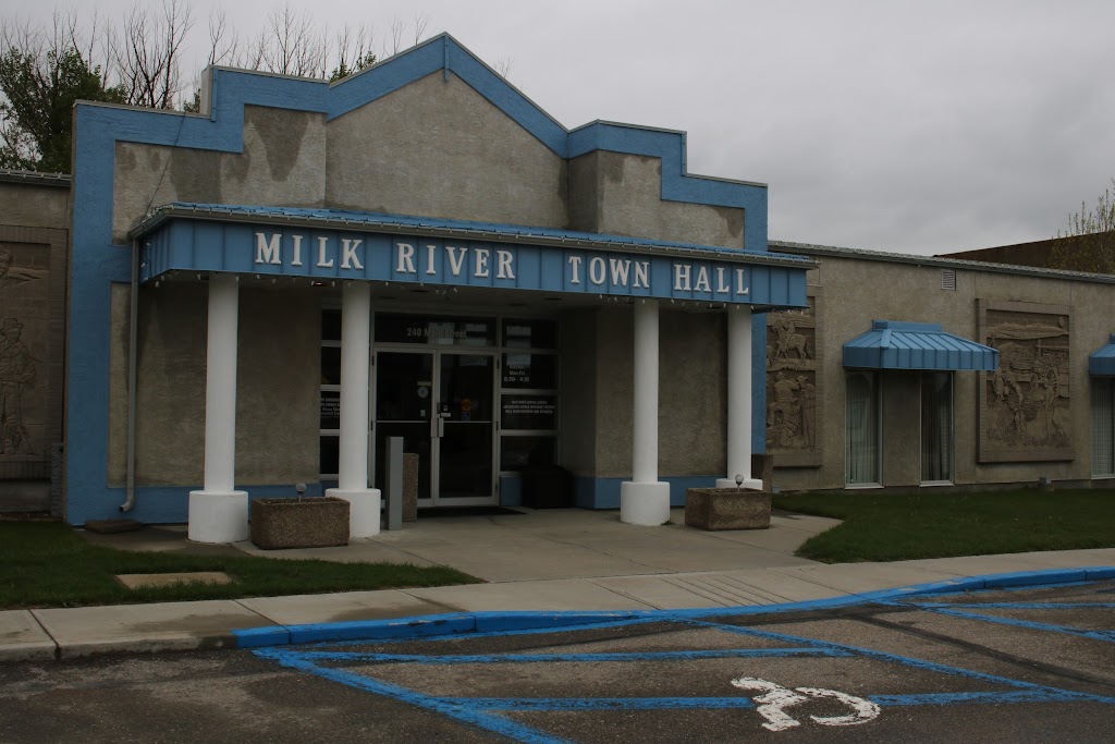 Milk River Town Hall | 240 Main St NW, Milk River, AB T0K 1M0, Canada | Phone: (403) 647-3773