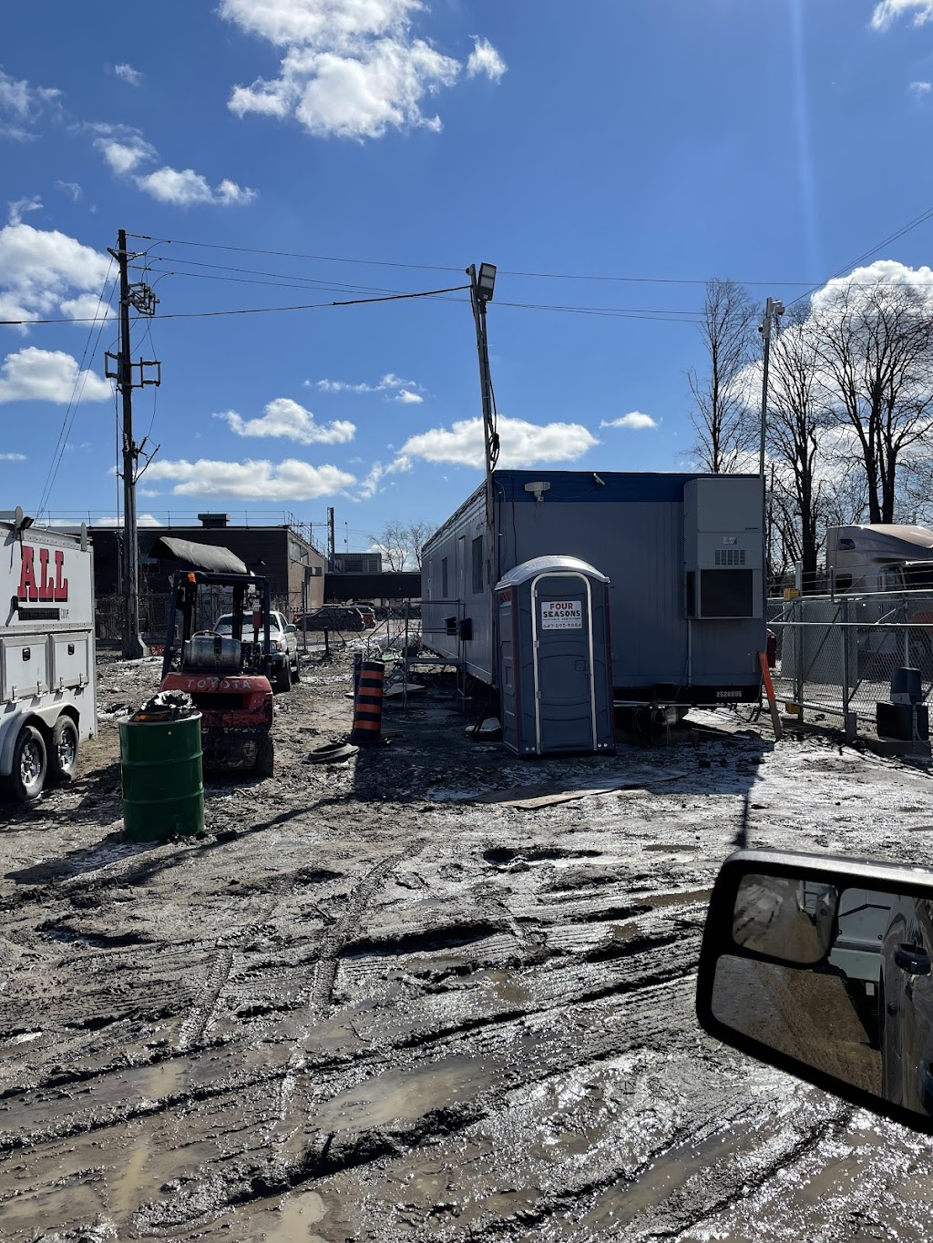 Four Seasons Portable Restrooms | 2605 Summerville Ct, Mississauga, ON L4X 2W7, Canada | Phone: (647) 895-9884