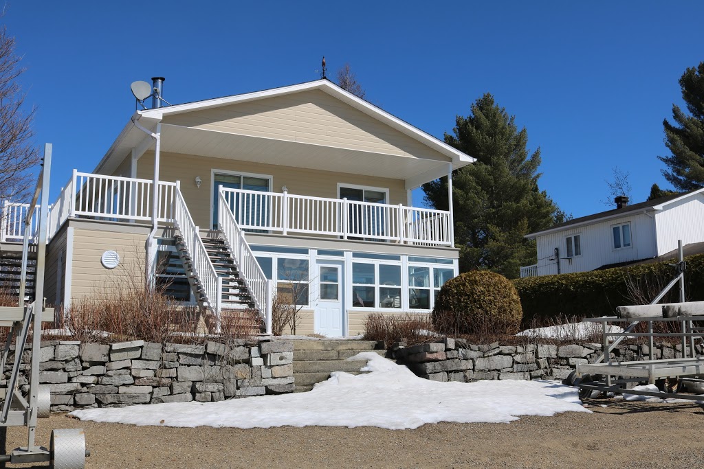 The Beach Villa | 426 Chemin de la Baie des Sables, Stratford, QC G0Y 1P0, Canada | Phone: (819) 620-5423