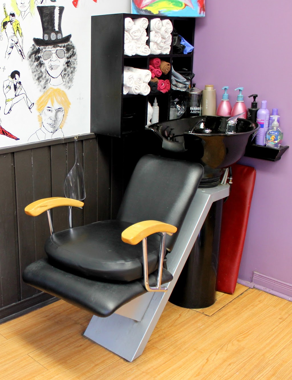 The in Cut | 7 7 Howard, Toronto, ON M4X 1J4, Canada | Phone: (416) 921-0095