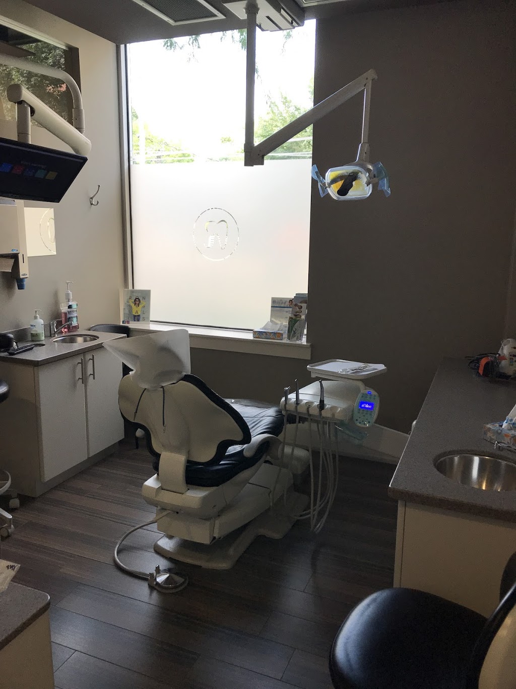 Roncesvalles Dental Centre | 235 Roncesvalles Ave, Toronto, ON M6R 2L6, Canada | Phone: (416) 530-2400