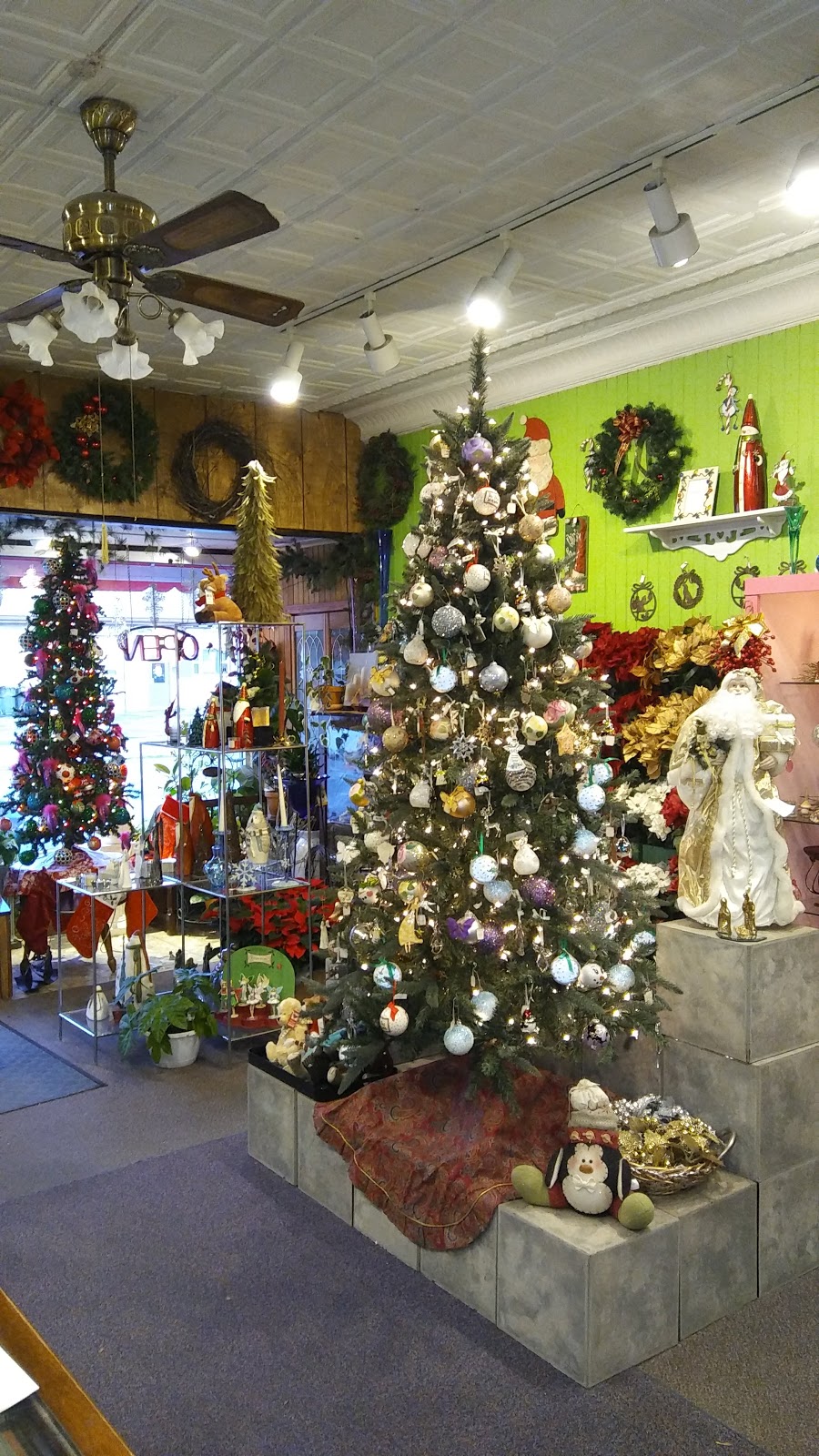 Sherwood Florist | 458 Oliver St, North Tonawanda, NY 14120, USA | Phone: (716) 693-5356