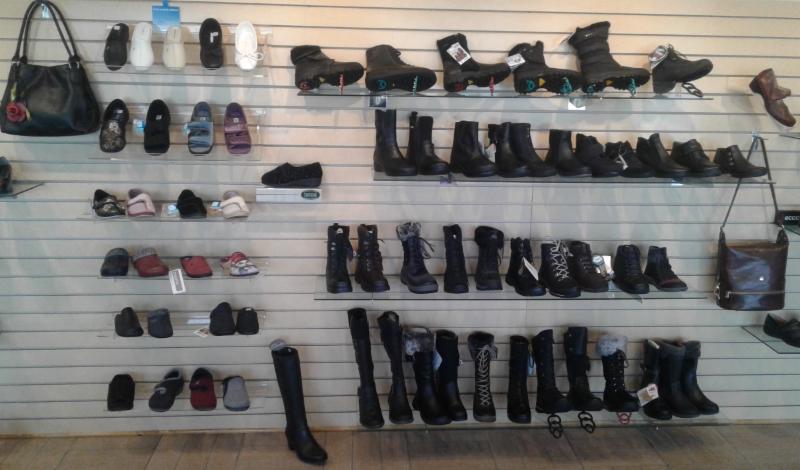 Chaussures Laforest Ltee | 805 Boulevard Roland-Therrien, Longueuil, QC J4H 4A6, Canada | Phone: (450) 674-6584