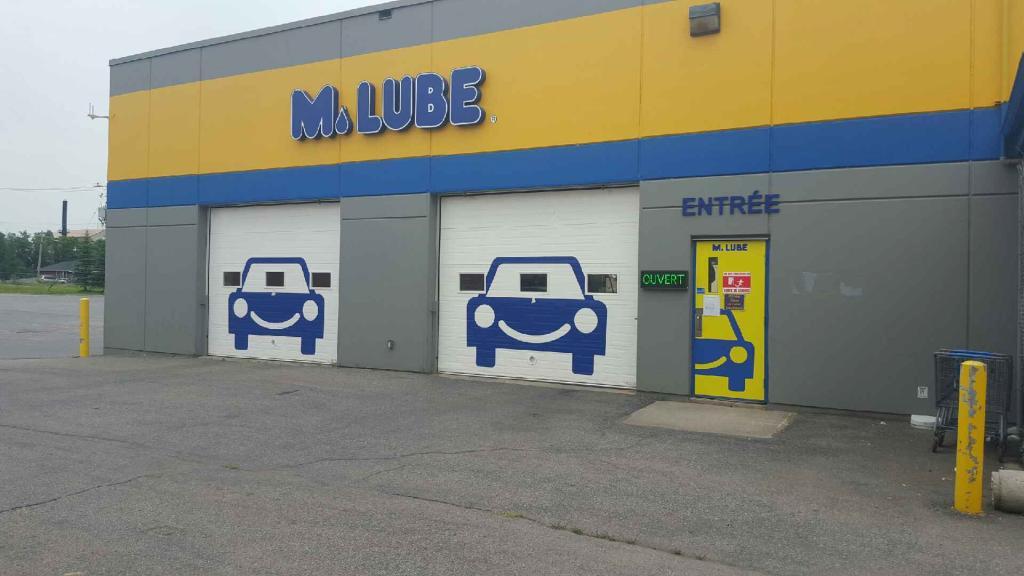 M. Lube chez Walmart | 6797 Boulevard Newman, LaSalle, QC H8N 3E4, Canada | Phone: (514) 366-5500