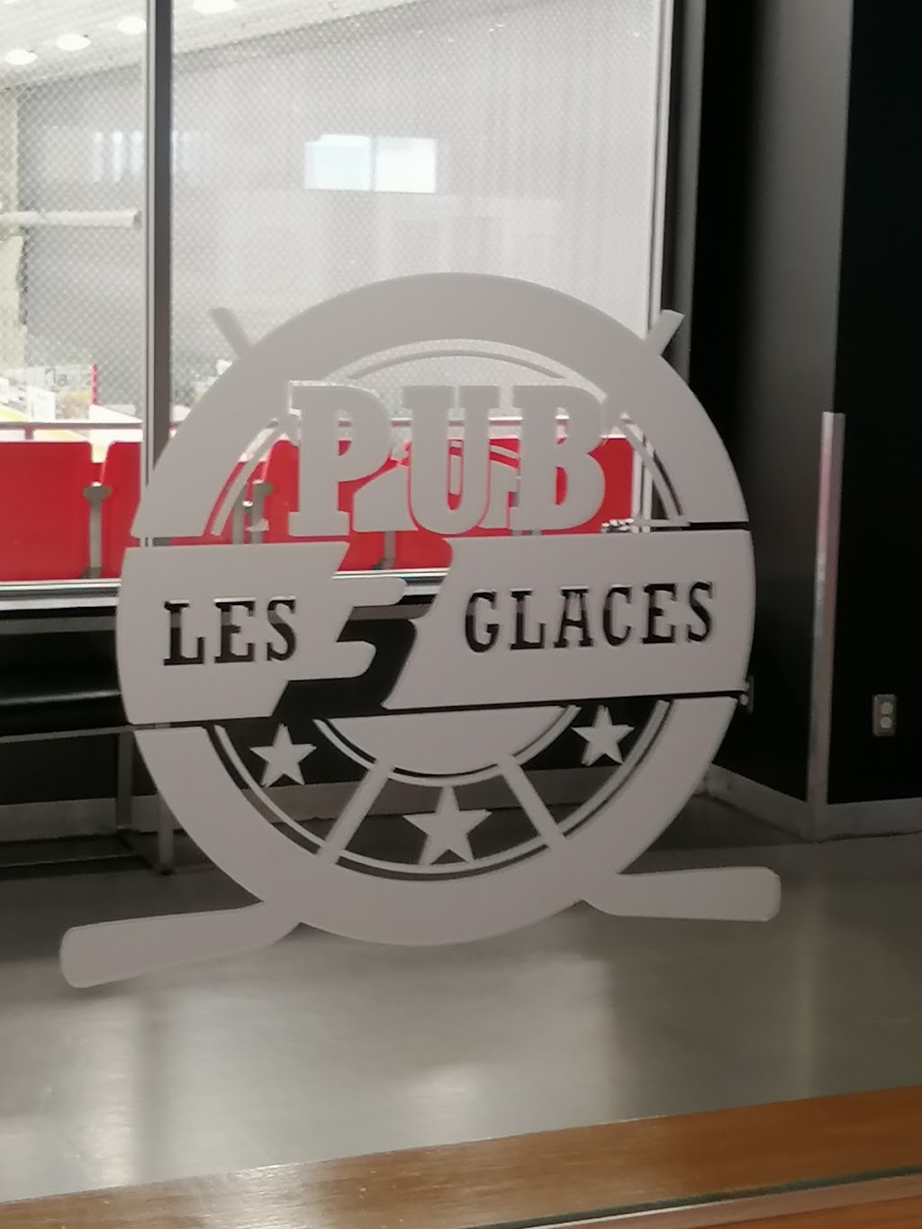 Pub Les 3 glaces | 655 Bd Pierre-Bertrand, Québec, QC G1M 2E4, Canada | Phone: (418) 681-0440