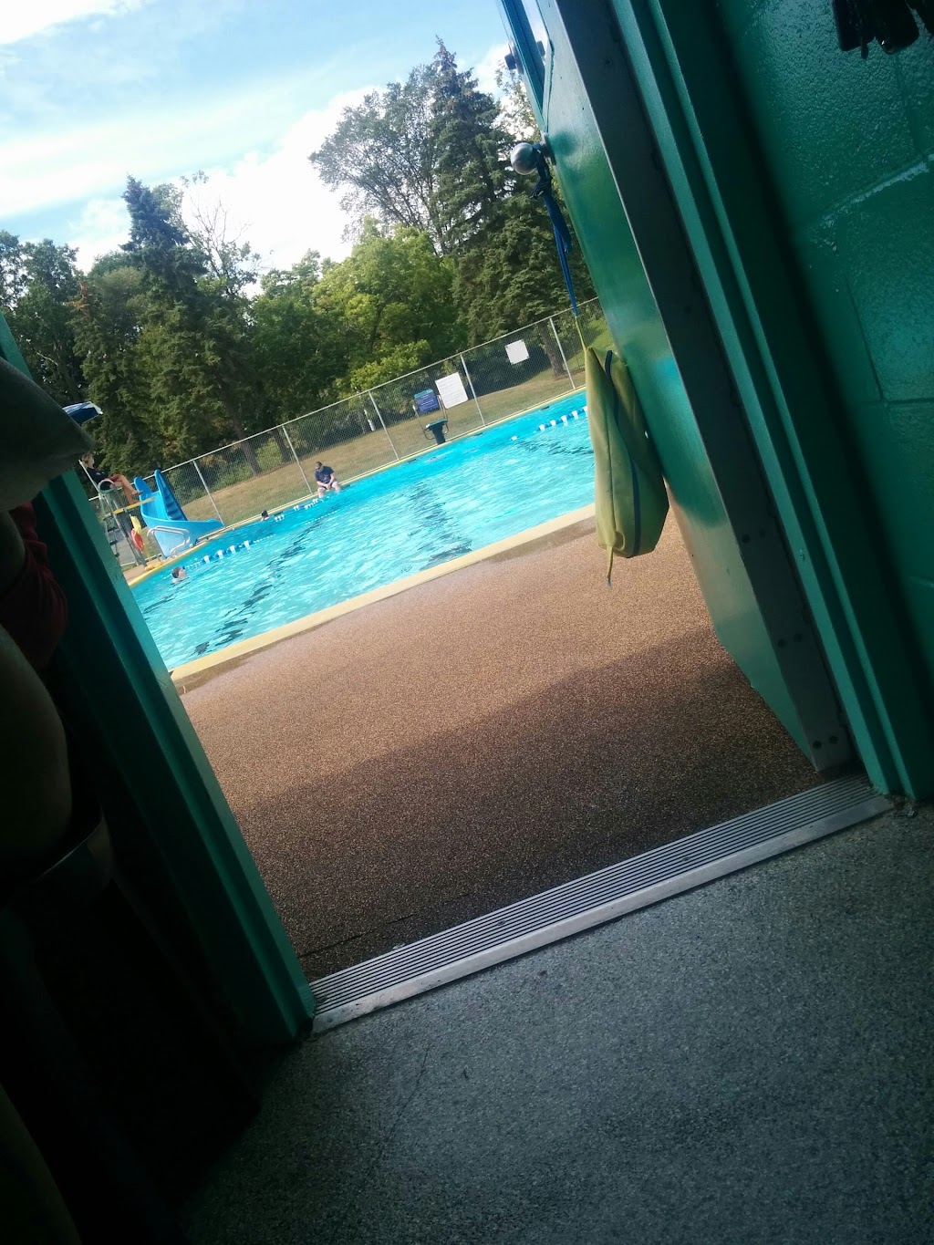 Bearbrook Outdoor Pool | 2679 Innes Rd, Gloucester, ON K1B 3J7, Canada | Phone: (613) 824-8300