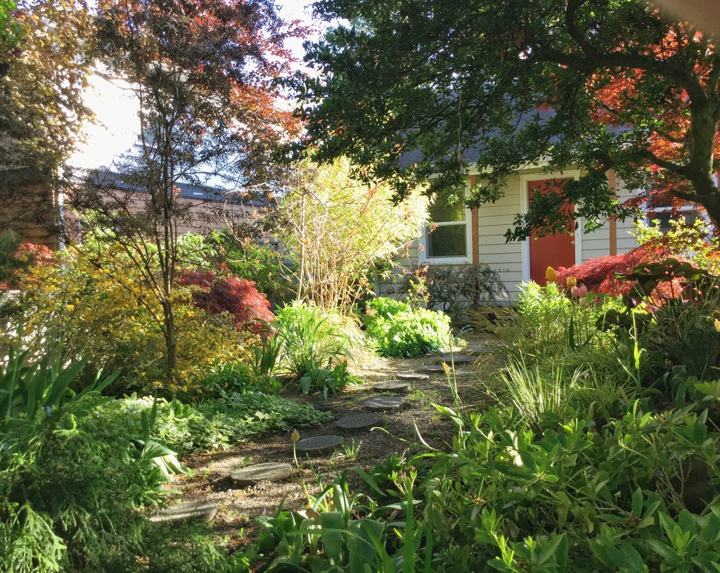 James Bay Guest House and Garden Retreat | 251 Superior St, Victoria, BC V8V 1T4, Canada | Phone: (250) 514-8050