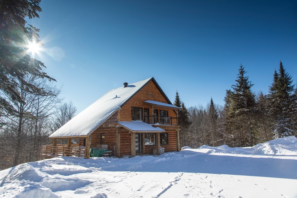 Chalet Dix | 433 rue Ioan, Wentworth-Nord, QC J0T 1Y0, Canada | Phone: (514) 562-6483