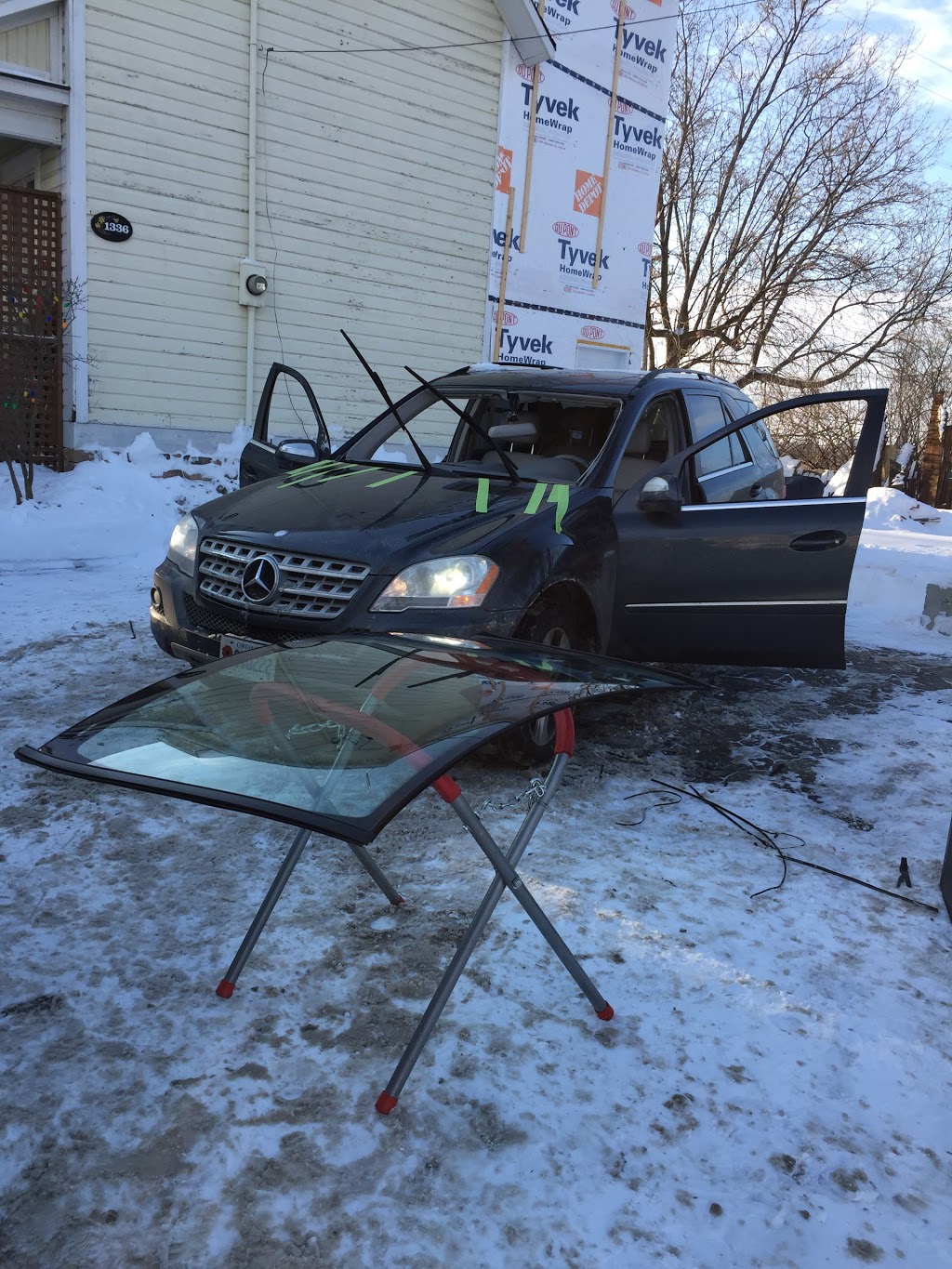 RoadRunner Auto Glass Repair | 323 Wiggins Private, Ottawa, ON K1N 1A5, Canada | Phone: (613) 316-2131