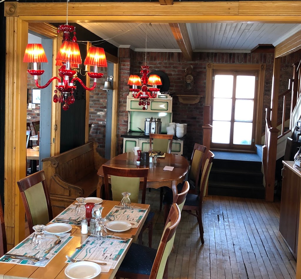Restaurant St-Vincent Café Bistro Inc (Le) | 403 Rue Jean-Marie-Rousseau, Vallée-Jonction, QC G0S 3J0, Canada | Phone: (418) 253-6088