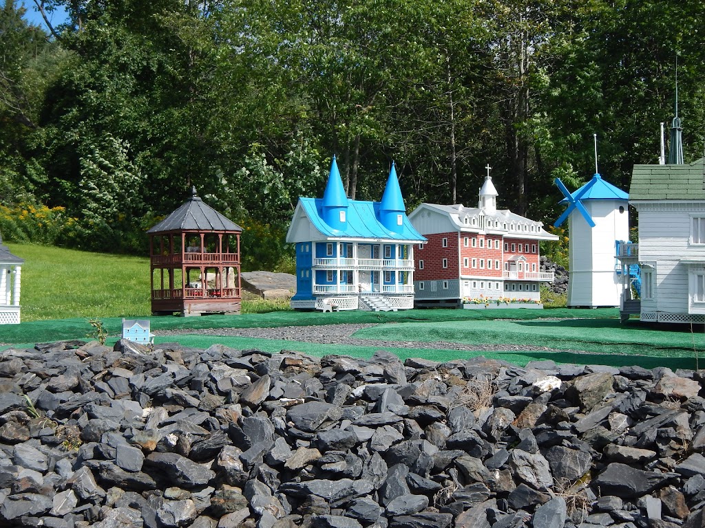 Village miniature Baillargeon | 3815 Route-du-Président-Kennedy, Notre-Dame-des-Pins, QC G5Z 0C7, Canada | Phone: (418) 774-4646