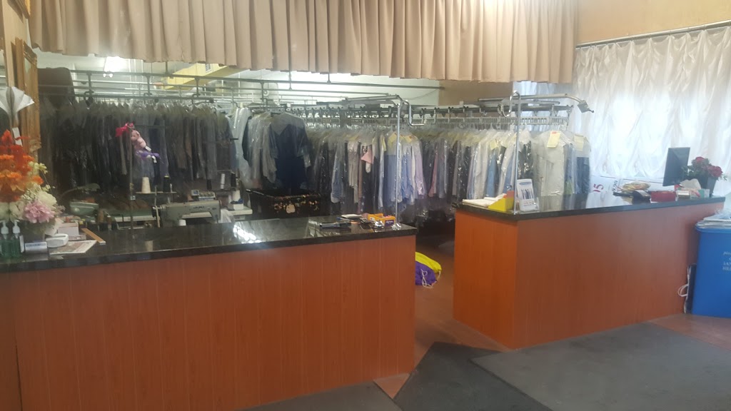 Snow White Drycleaners | 548 Sheppard Av W, North York, ON M3H 2R9, Canada | Phone: (416) 633-3033