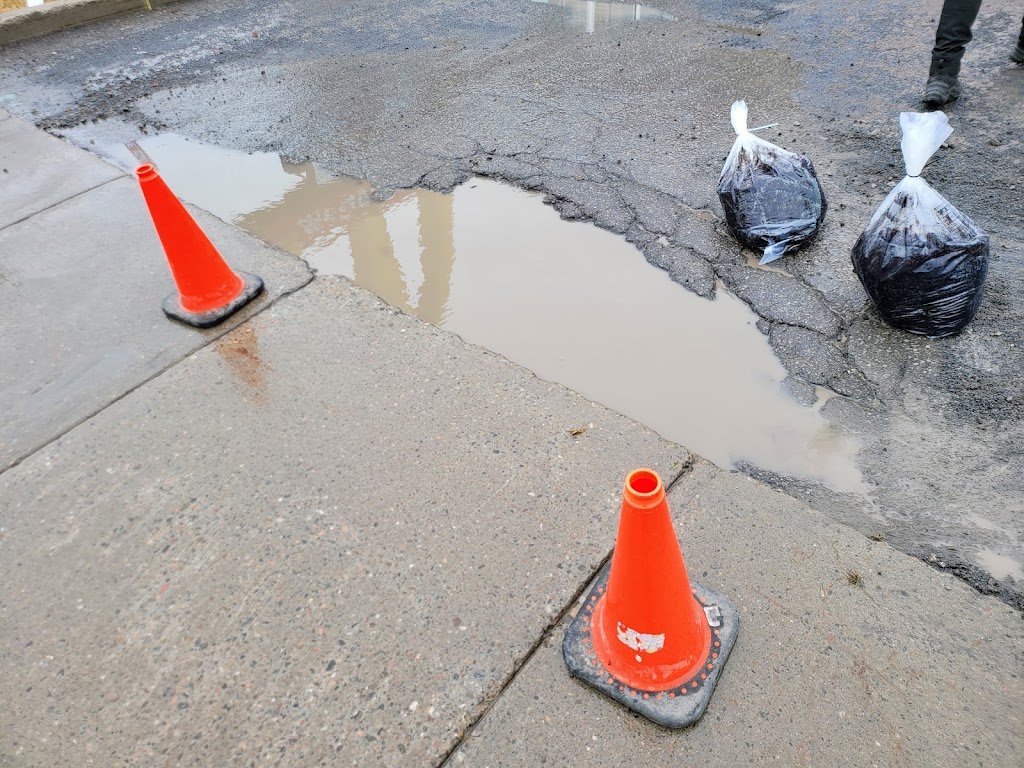 Potholes Expert | 1395 Mnt Chénier, Les Cèdres, QC J7T 1L9, Canada | Phone: (833) 782-9349