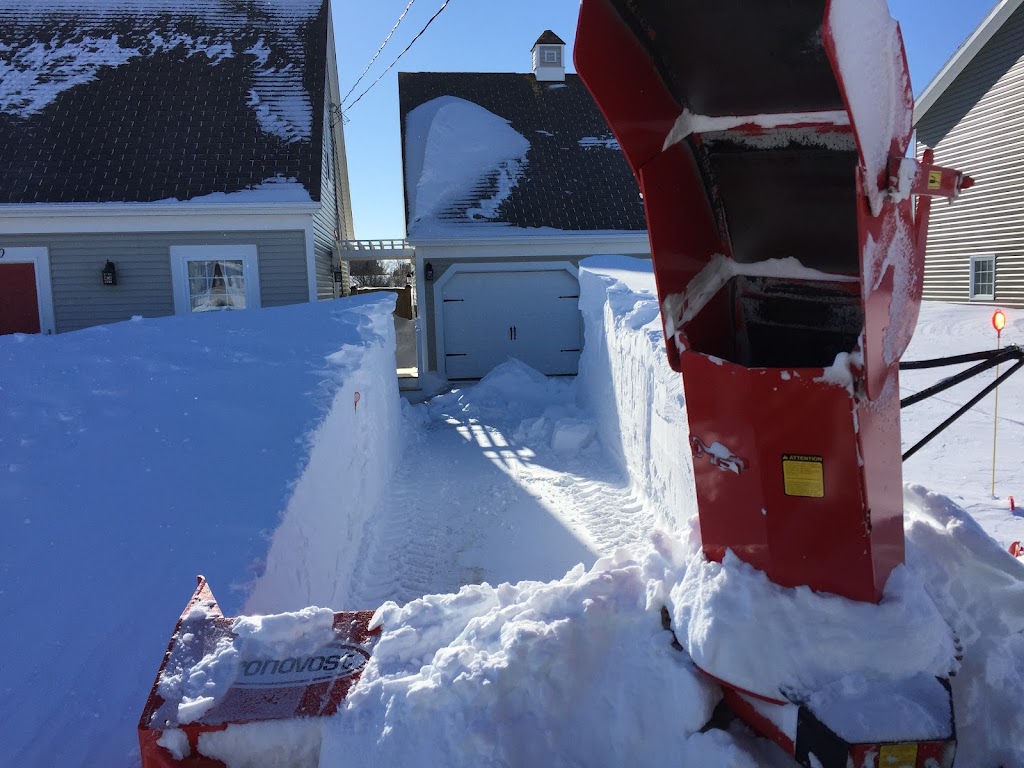 Warrens Snow Removal | 27 Warren Grove Rd, Cornwall, PE C0A 1H5, Canada | Phone: (902) 394-5535