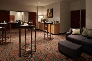 Courtyard by Marriott Montreal Airport | 7000 Place Robert Joncas, Montréal, QC H4M 2Z5, Canada | Phone: (514) 339-5333