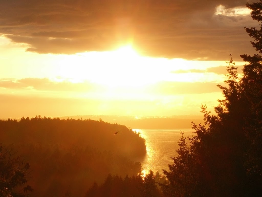 Cufra Cliffs Bed and Breakfast | 410 Pilkey Point Rd, Thetis Island, BC V0R 2Y0, Canada | Phone: (250) 246-1509