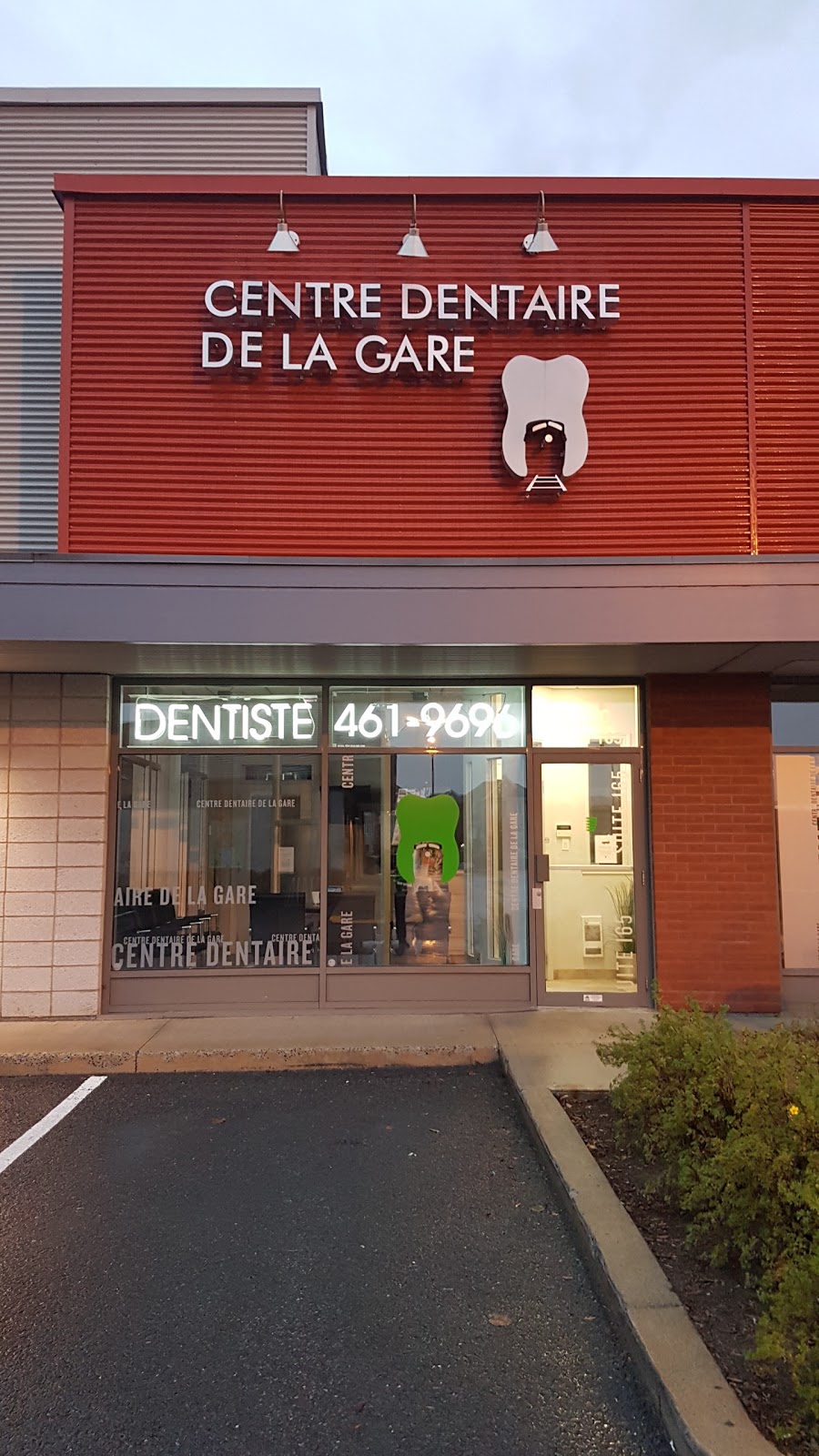 Centre Dentaire De La Gare | 165- 2230 Boulevard du Millénaire, Saint-Basile-le-Grand, QC J3N 1T8, Canada | Phone: (450) 461-9696