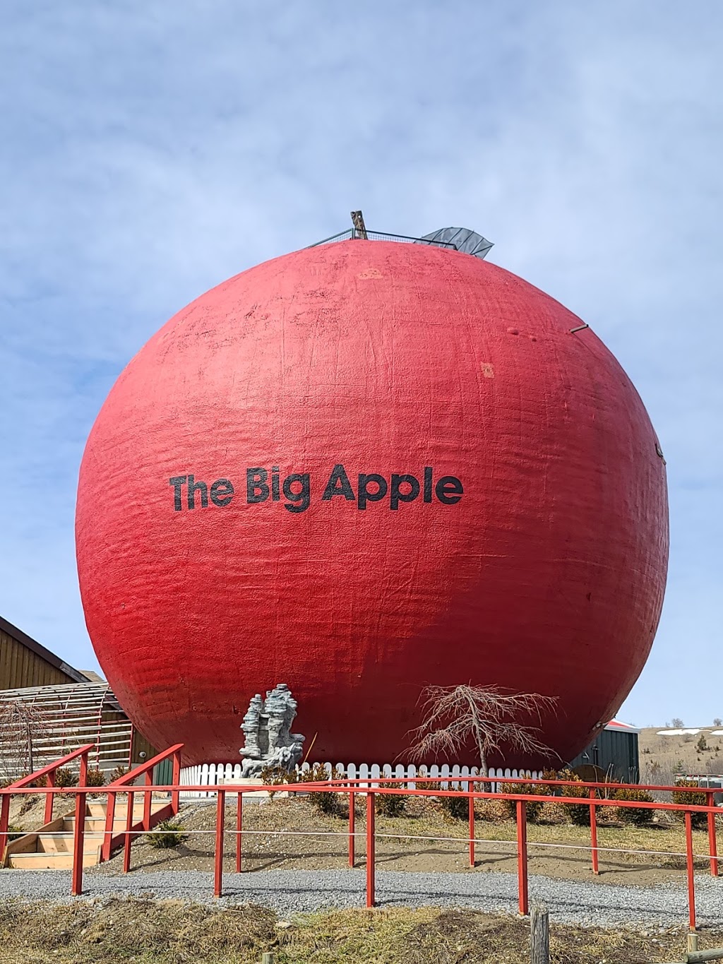 The Big Apple | 262 Orchard Rd, Colborne, ON K0K 1S0, Canada | Phone: (905) 355-2574