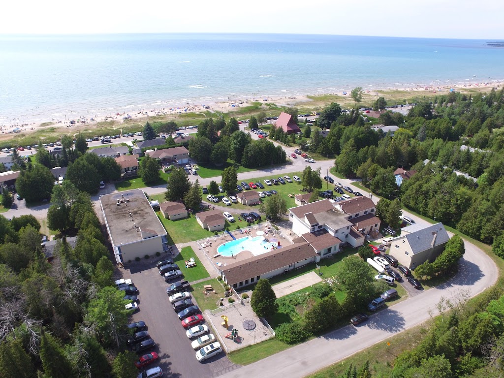 Sauble Lodge Motor Inn | 213 2nd Ave N, Sauble Beach, ON N0H 2G0, Canada | Phone: (519) 422-1040