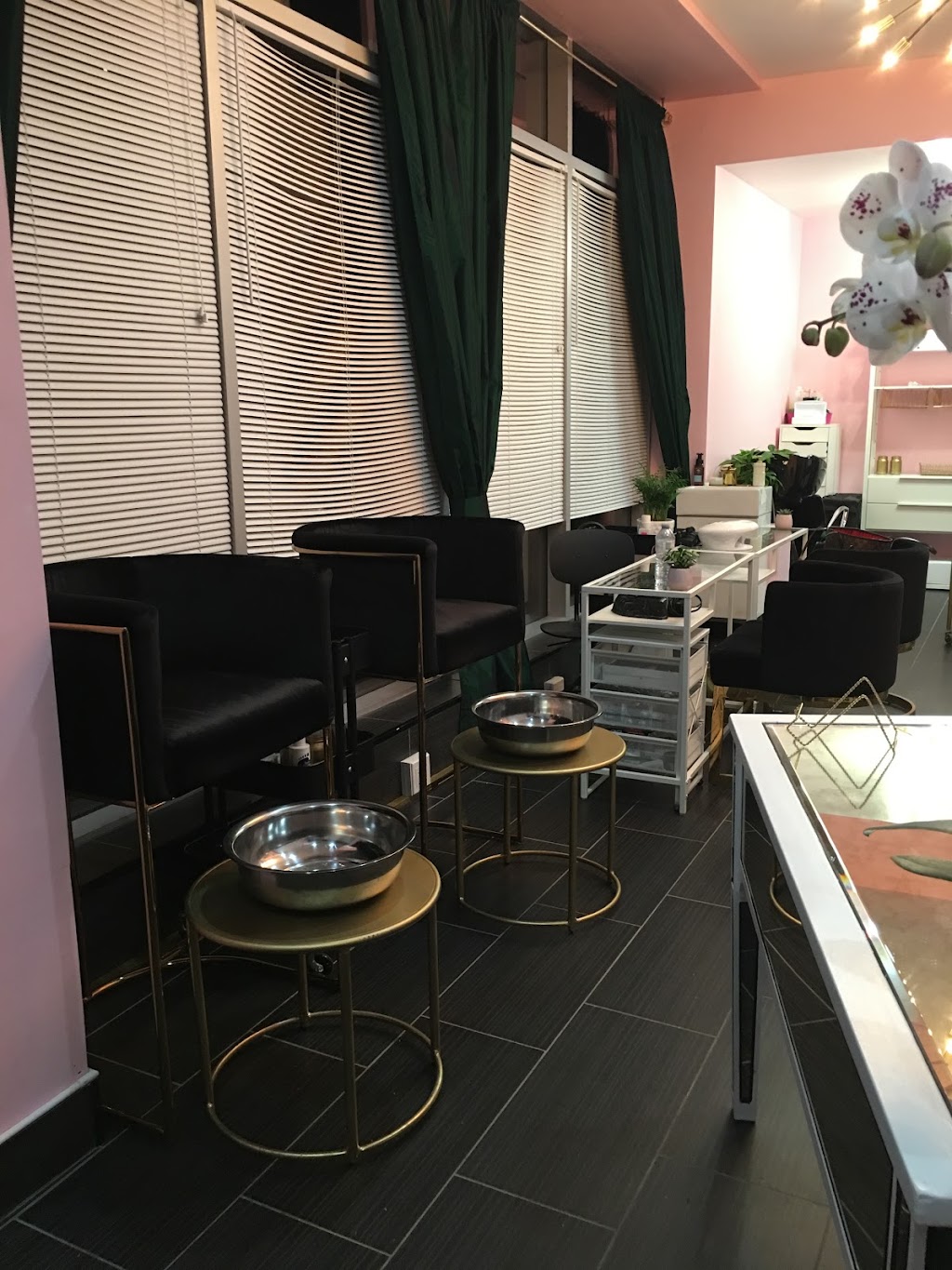 Mels Beauty Lounge | 475D Rogers Rd, Toronto, ON M6N 0B3, Canada | Phone: (647) 342-1588