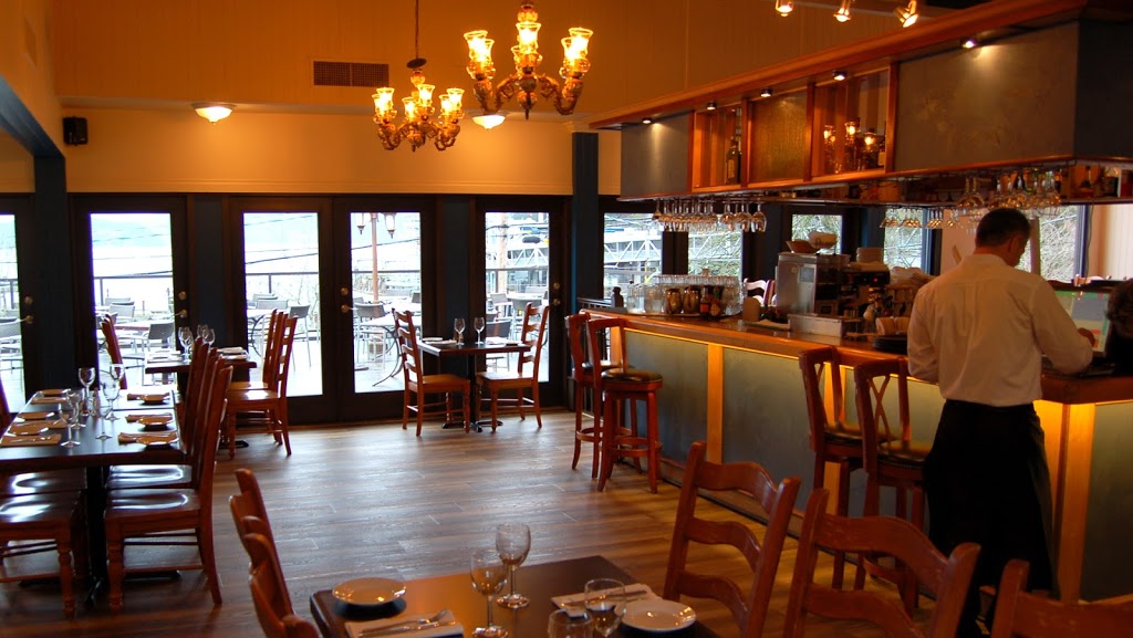 Bay Moorings Restaurant | 6330 Bay St, West Vancouver, BC V7W 3H5, Canada | Phone: (604) 921-8184