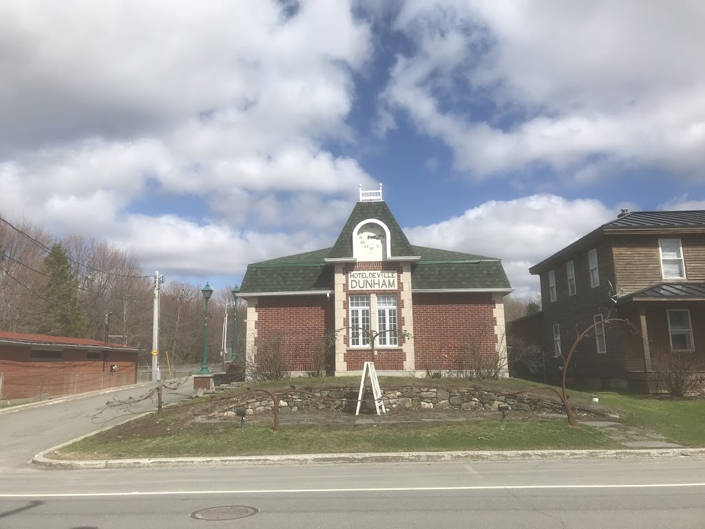 Hôtel de ville de Dunham | 3777 Rue Principale, Dunham, QC J0E 1M0, Canada | Phone: (450) 295-2418