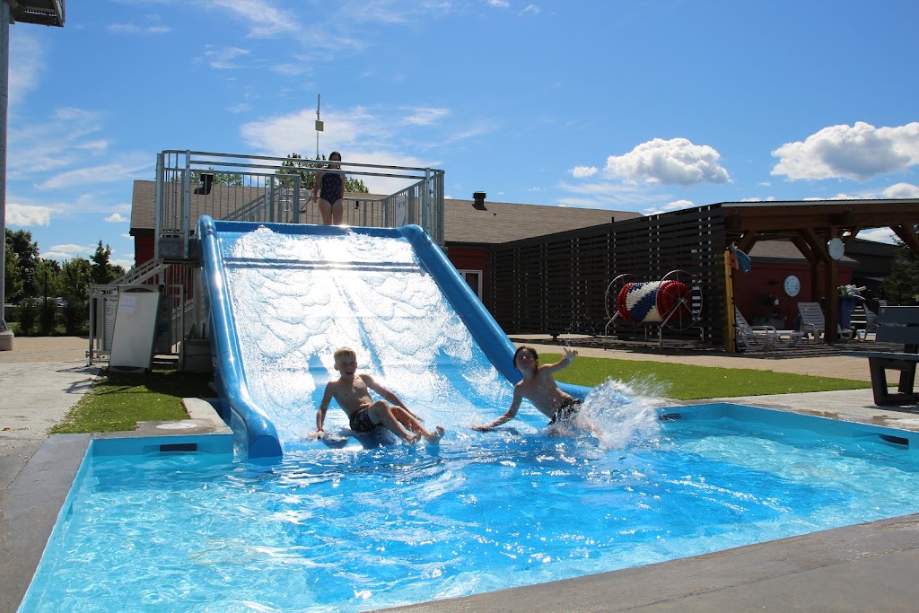 Parc aquatique Pointe-aux-Oies | 50 Av. du Bass. N, Montmagny, QC G5V 2B7, Canada | Phone: (418) 241-5156