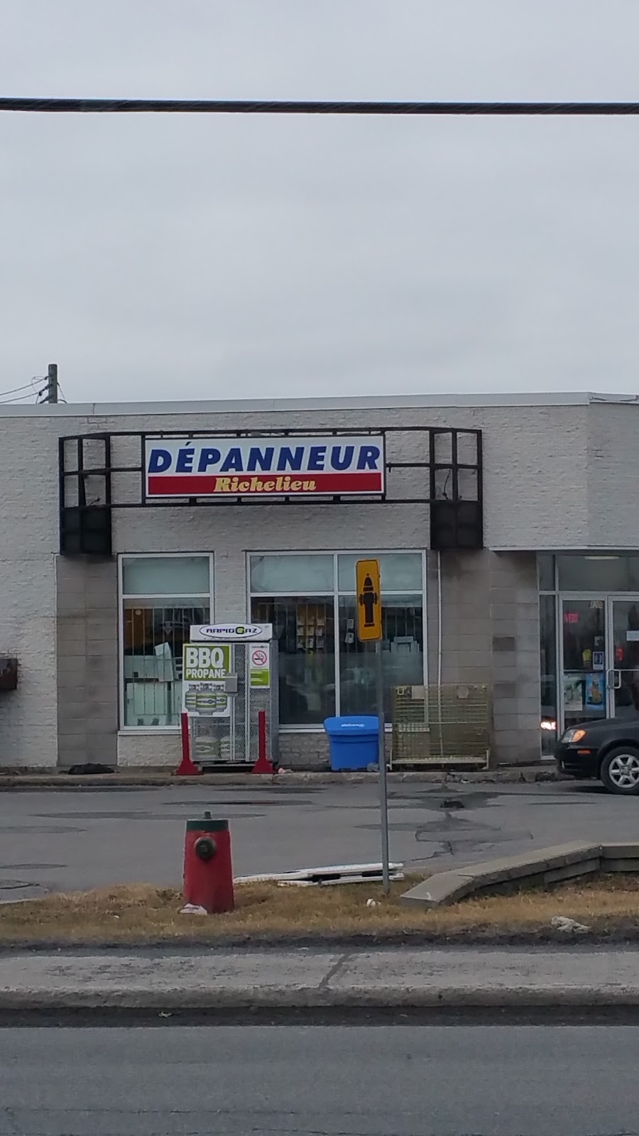 Depanneur Richelieu | 820 Boulevard de Périgny, Chambly, QC J3L 1W3, Canada | Phone: (450) 447-7691