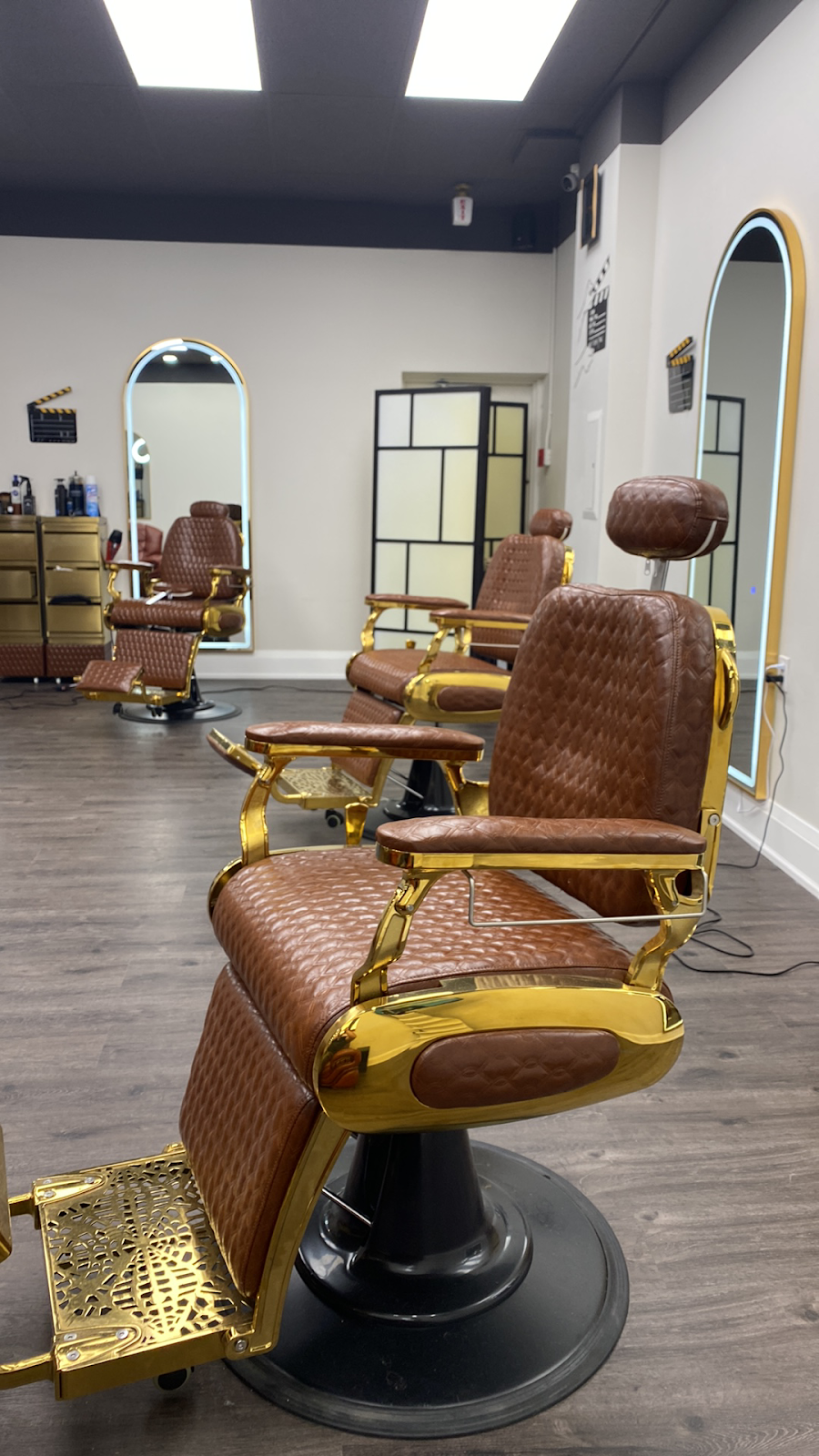 Clacket barber shop | 755 Davis Dr, Newmarket, ON L3Y 2R2, Canada | Phone: (905) 235-7020