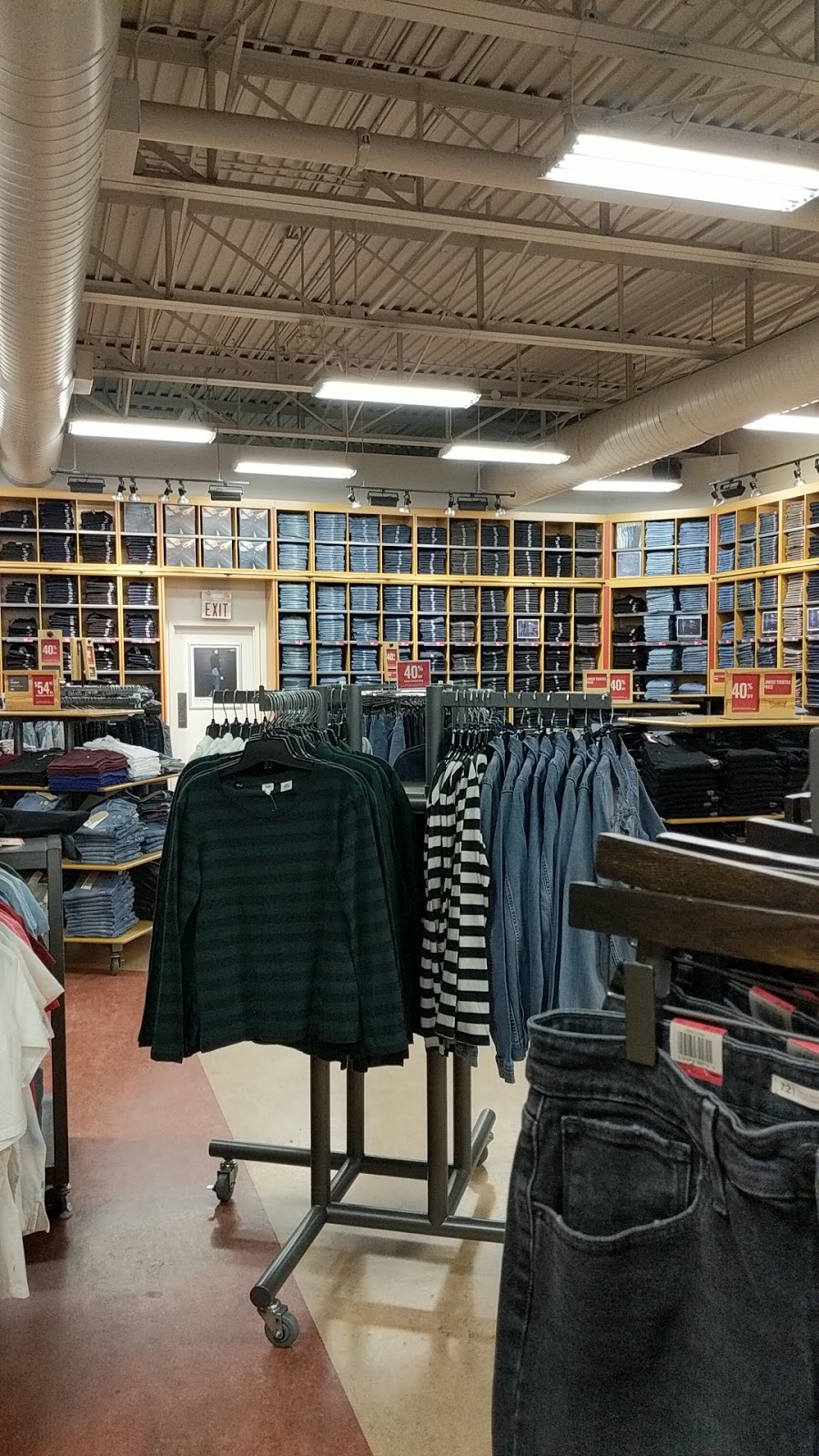 Levis® | 1250 S Service Rd, Mississauga, ON L5E 1V4, Canada | Phone: (905) 271-6767