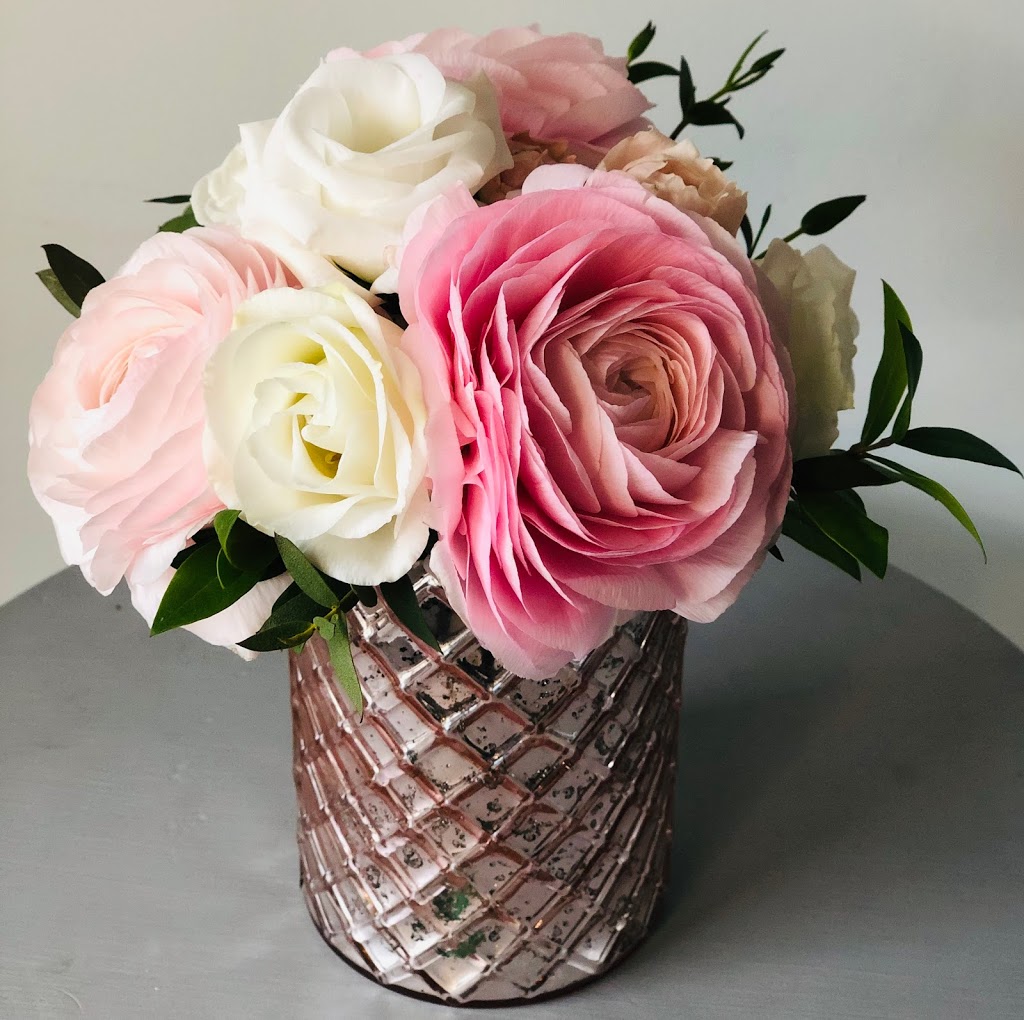 Stems and Petals Floral Design | 3118 Colton Way, Oakville, ON L6M 0W3, Canada | Phone: (905) 334-4266