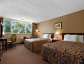 Travelodge by Wyndham Richmond Hill | 10711 Yonge St, Richmond Hill, ON L4C 3E1, Canada | Phone: (905) 884-1007