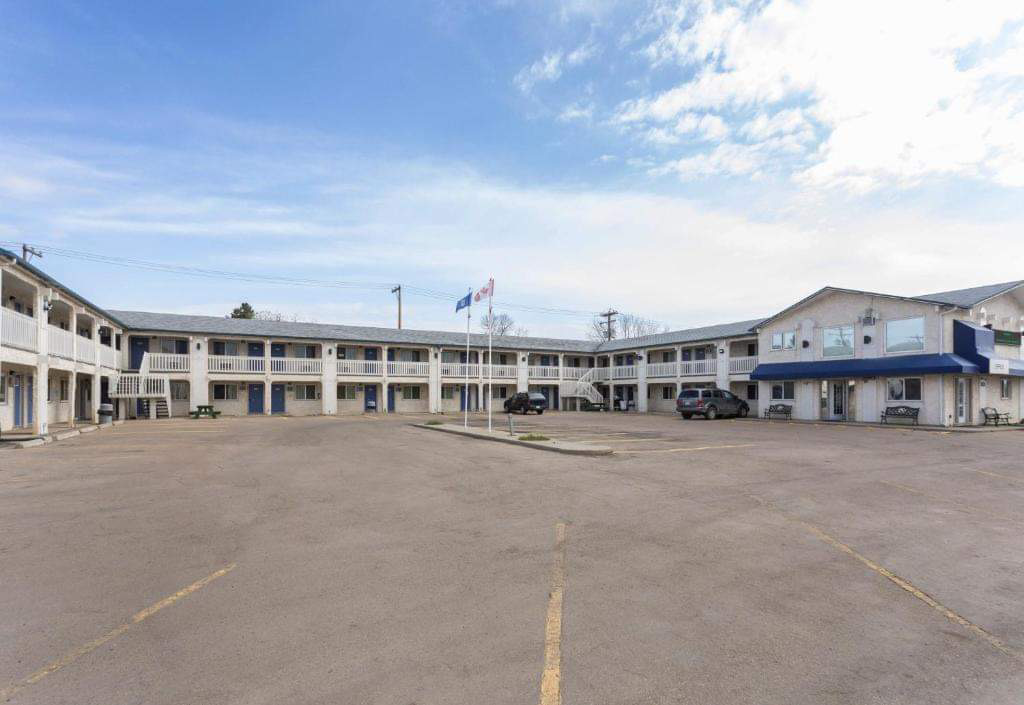 MOTEL BO (Camrose) | 6216 48 Ave, Camrose, AB T4V 0K6, Canada | Phone: (780) 672-3377