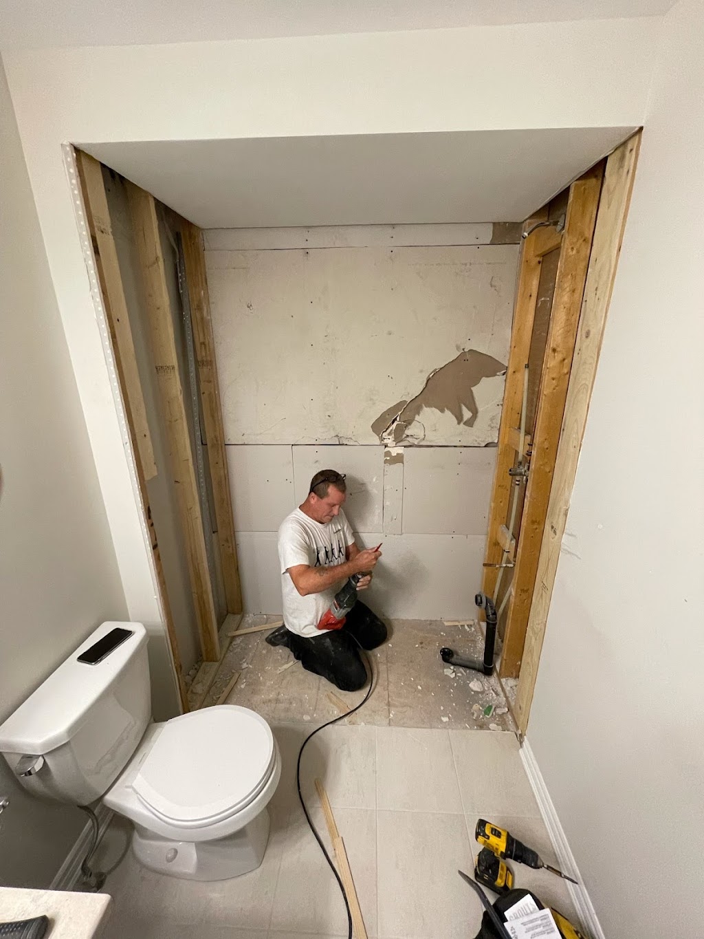 Friendly Handyman Halifax Drywall Repair | 1037 Lucknow St, Halifax, NS B3H 2T2, Canada | Phone: (902) 707-0460