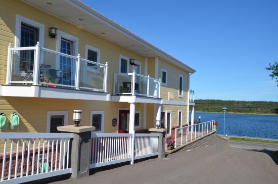 Maison Fiset House | 15050 Cabot Trail, Chéticamp, NS B0E 1H0, Canada | Phone: (902) 224-1794