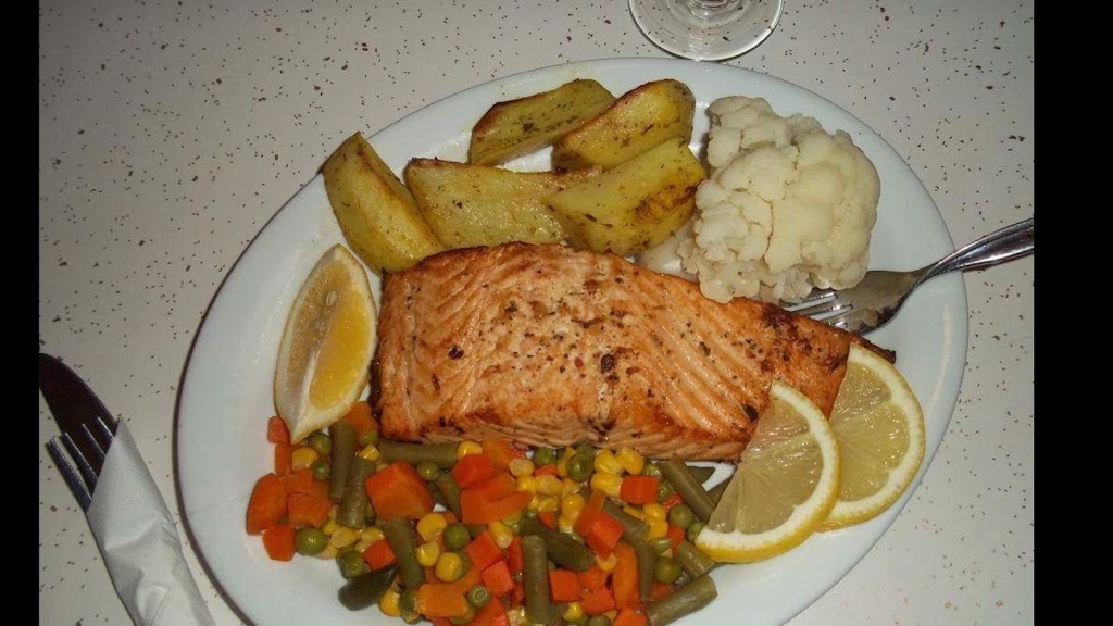 Bravo Family Restaurant & Dining Lounge | 495 King St E, Gananoque, ON K7G 1G9, Canada | Phone: (613) 382-2163