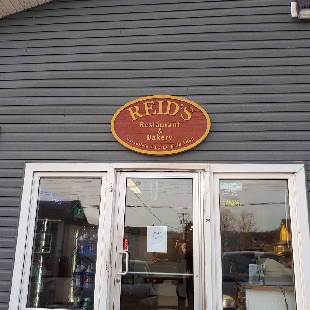 Reids Bakery And Diner | 105 Elm St, Middle Musquodoboit, NS B0N 1X0, Canada | Phone: (902) 384-2424