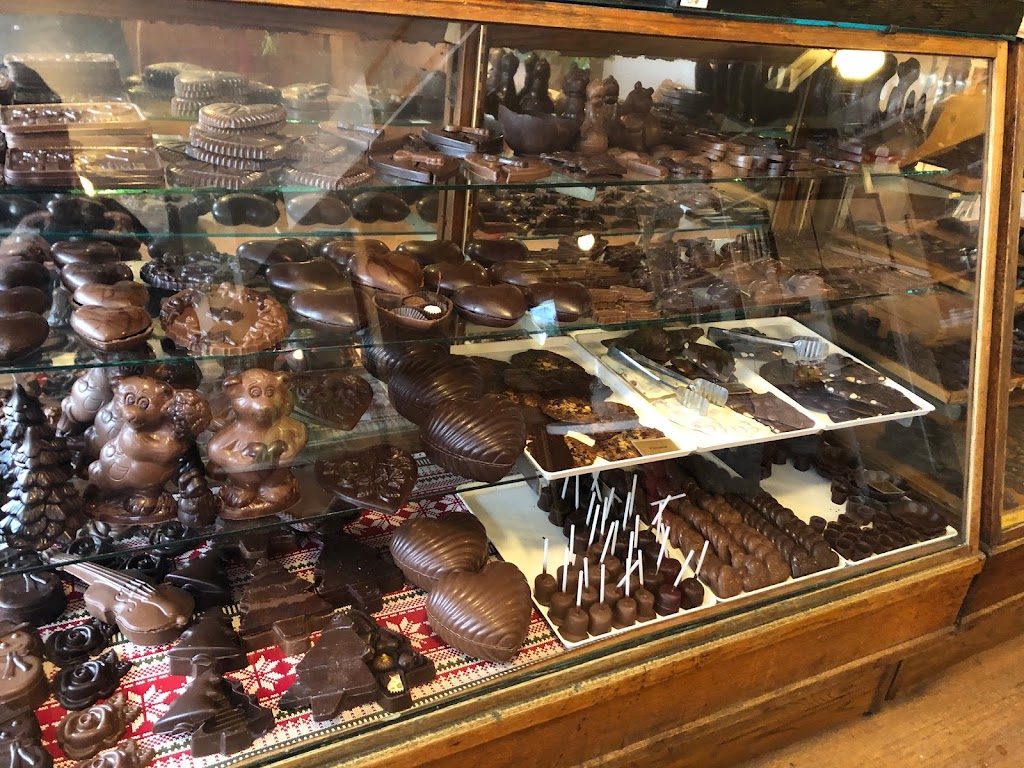 Chocolaterie Marie-Claude (La) | 1090 Rue Valiquette, Sainte-Adèle, QC J8B 2M3, Canada | Phone: (450) 229-3991