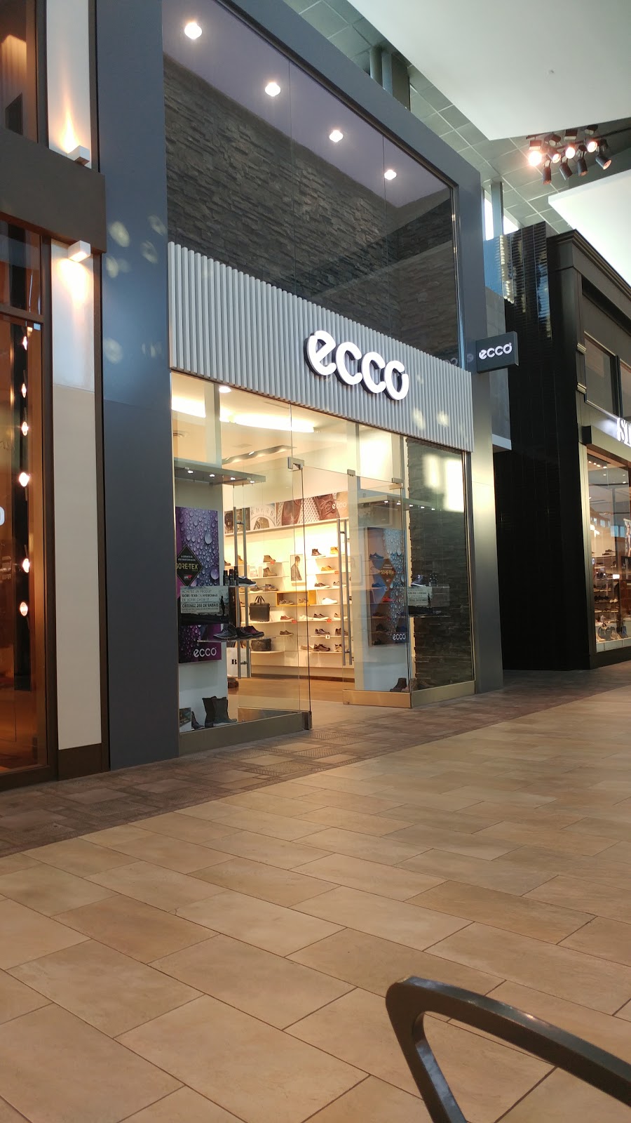 ECCO | 3003 Boulevard le Carrefour r17b, Laval, QC H7T 1C8, Canada | Phone: (450) 688-7272