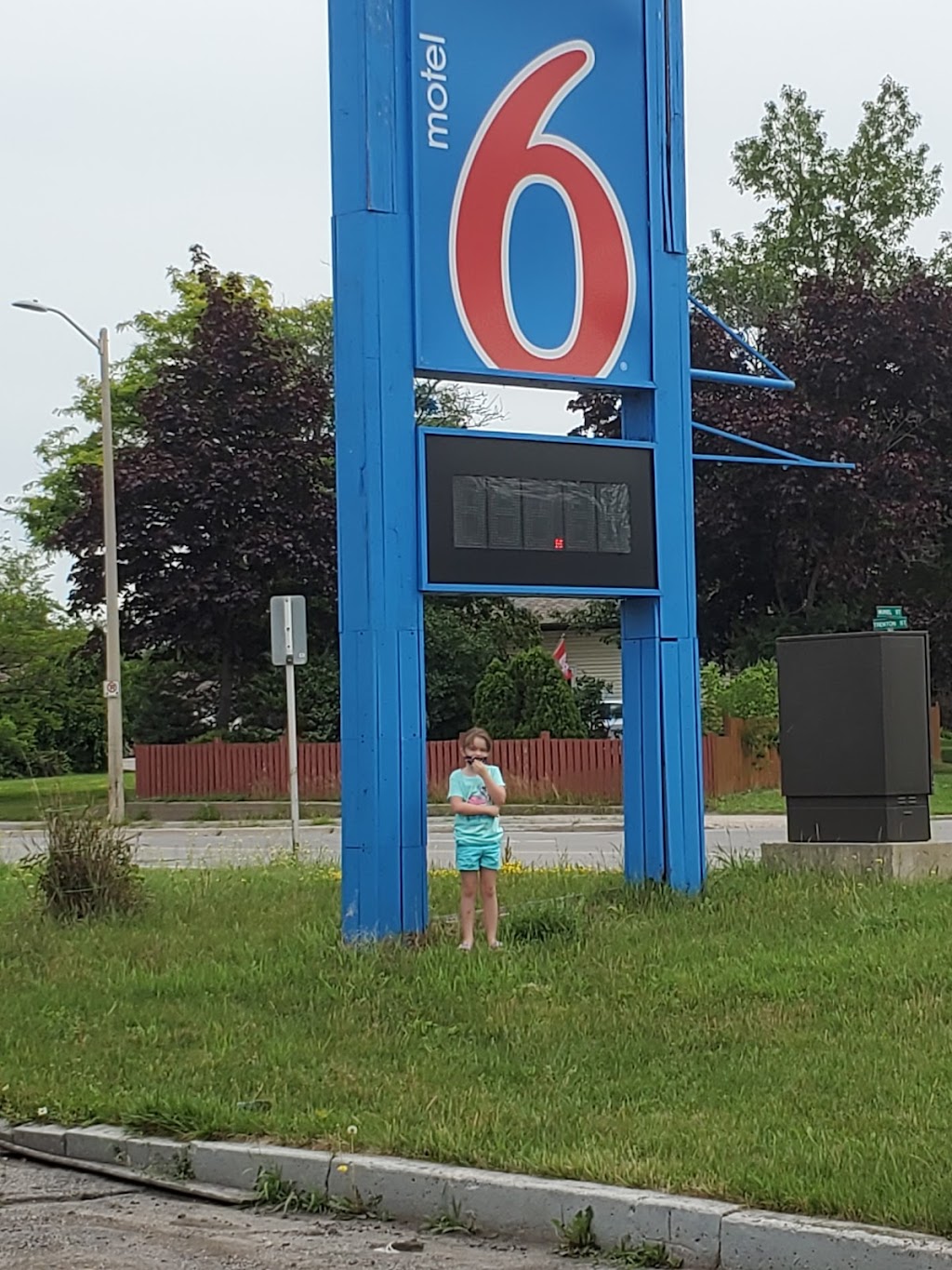 Motel 6 | 10 Trenton St, Trenton, ON K8V 4M9, Canada | Phone: (613) 392-9291