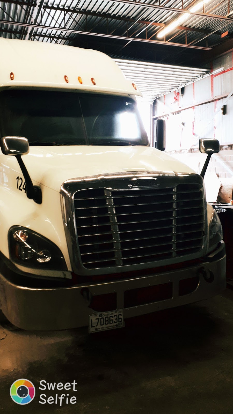 Eagle Truck And Coach | 3300, Boul. Jean-Baptiste-Deschamp, Montreal, QC H8T 3K9, Canada | Phone: (416) 821-6319